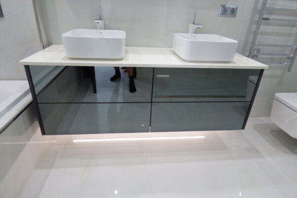 BATHROOM VANITY GLOSS 2